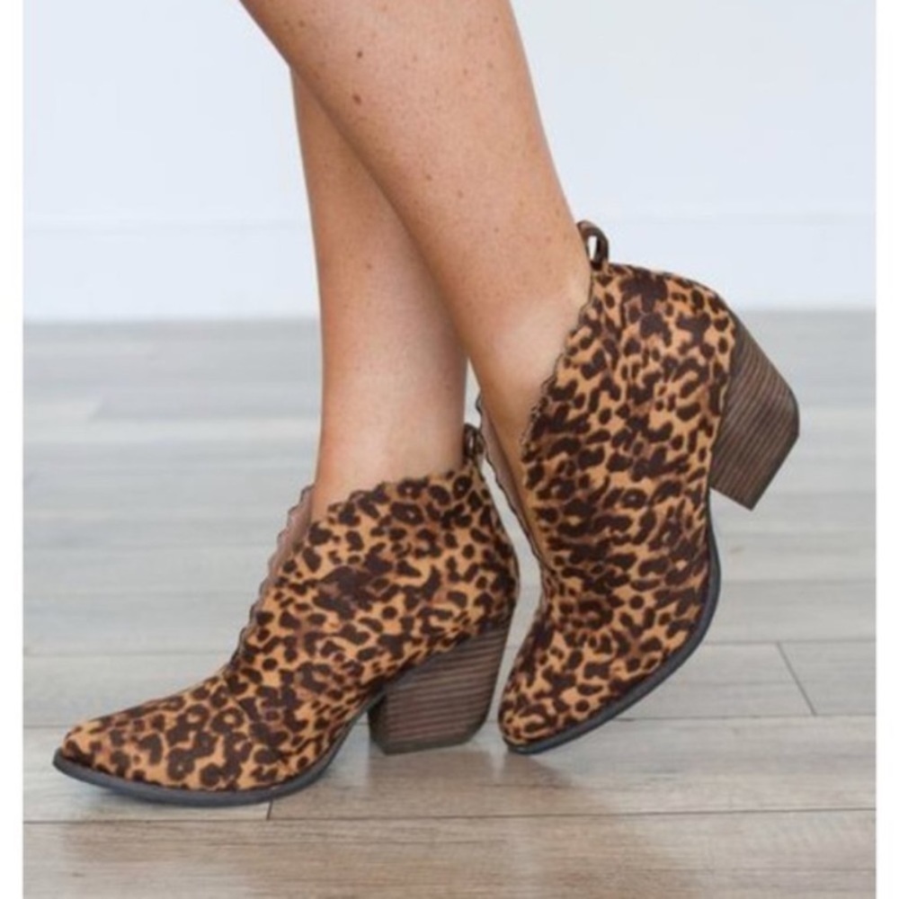 COCONUTS by Matisse Addie leopard print booties size 7 1/2